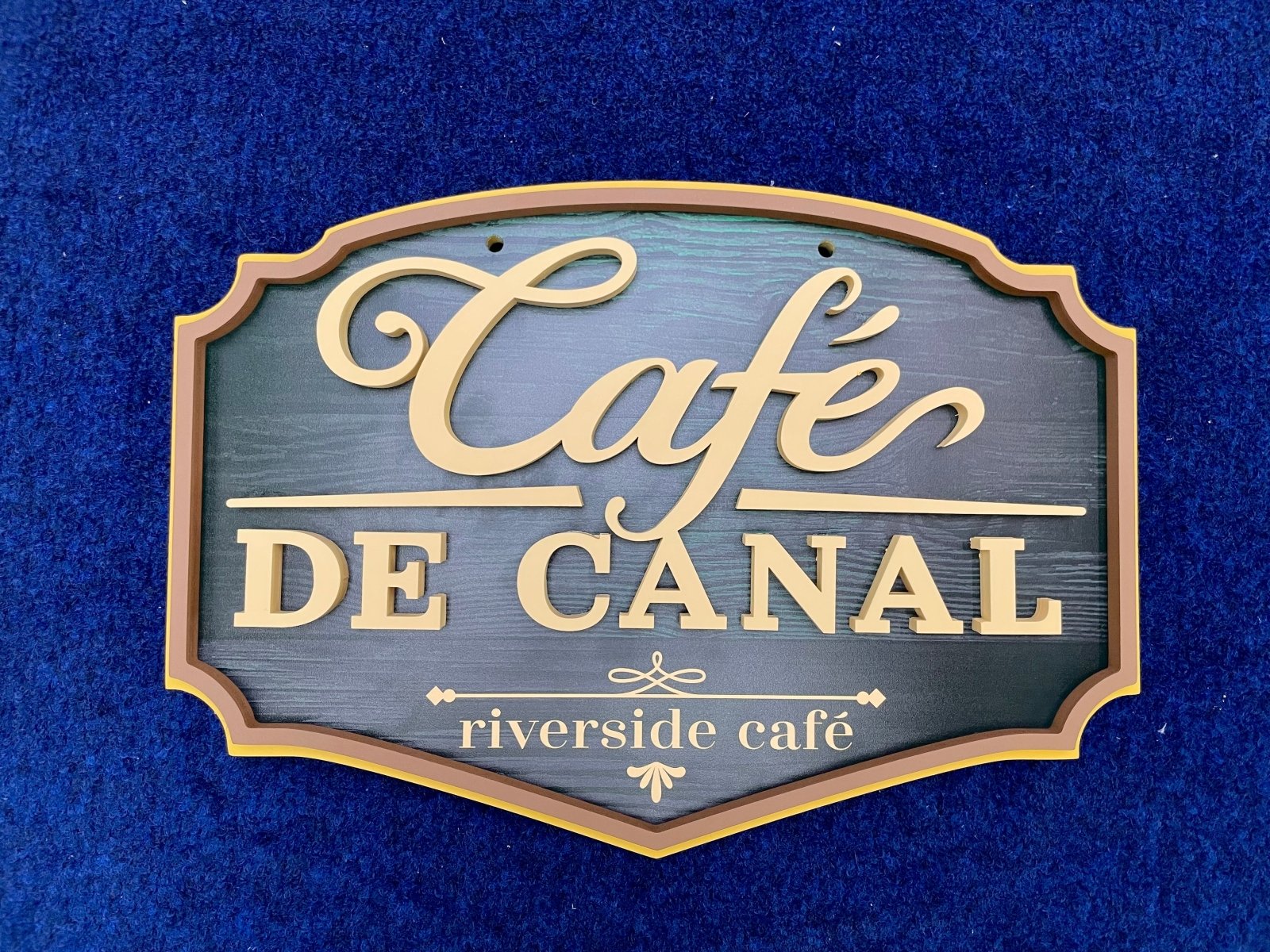 ป้ายไม้นูน Cafe De Canal ร้านกาแฟ สไตล์วินเทจ ทาสีมือ