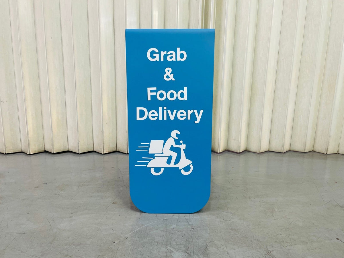 ป้ายตั้งคาเฟ่ และป้ายตั้งหน้าร้าน ดีไซน์สวยสะดุดตา พิมพ์คมชัด เหมาะสำหรับโปรโมชัน เมนู และดึงดูดลูกค้าหน้าร้าน