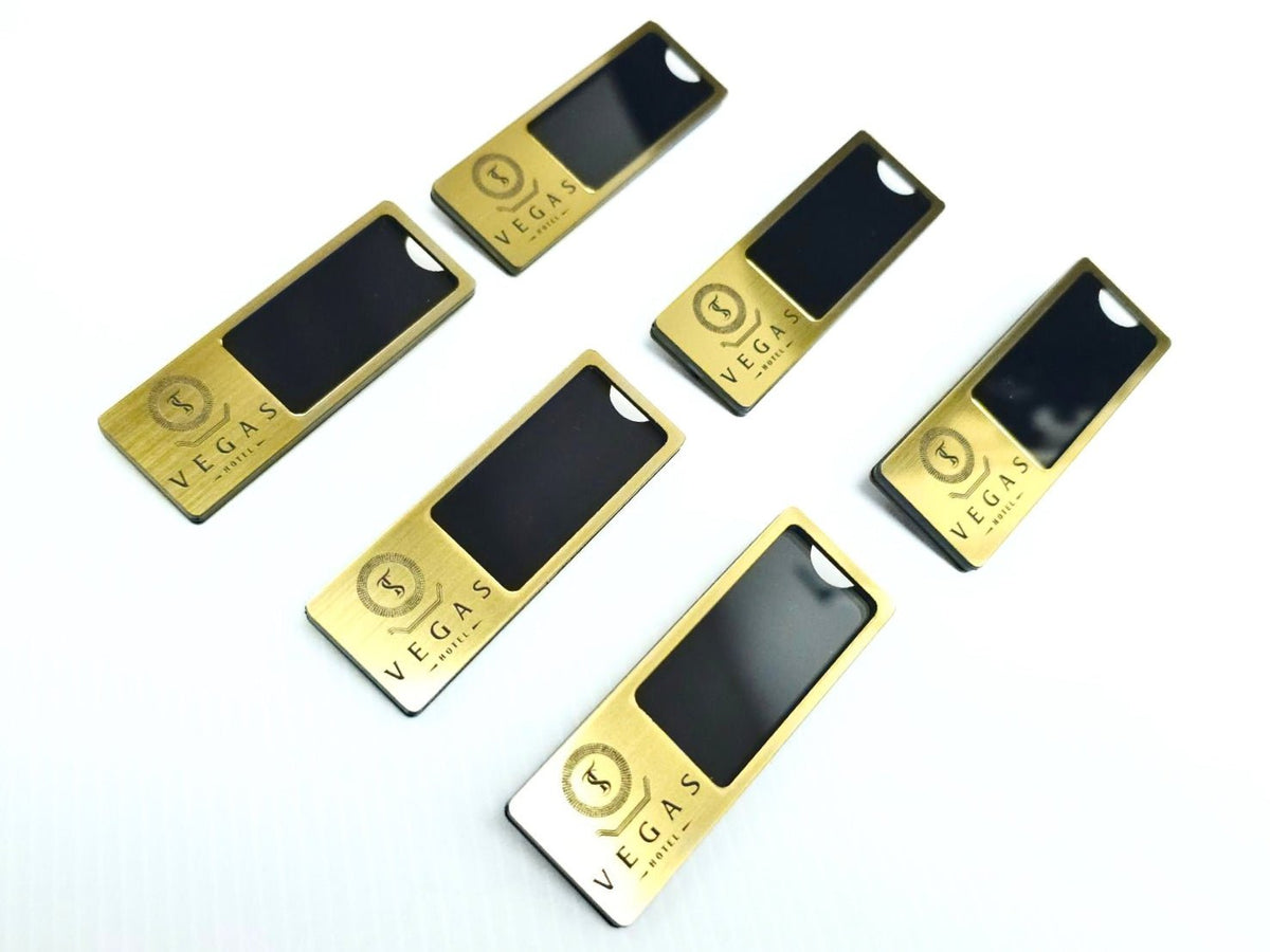 ป้ายชื่อติดอก ป้ายเข็มกลัด แม่เหล็ก เนมแทก ดีไซน์กะทัดรัด เหมาะสำหรับบริษัท และงานอีเวนต์