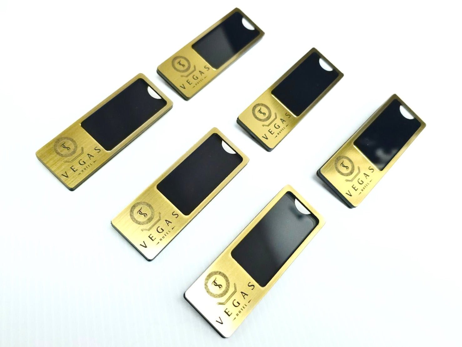 ป้ายชื่อติดอก ป้ายเข็มกลัด แม่เหล็ก เนมแทก ดีไซน์กะทัดรัด เหมาะสำหรับบริษัท และงานอีเวนต์