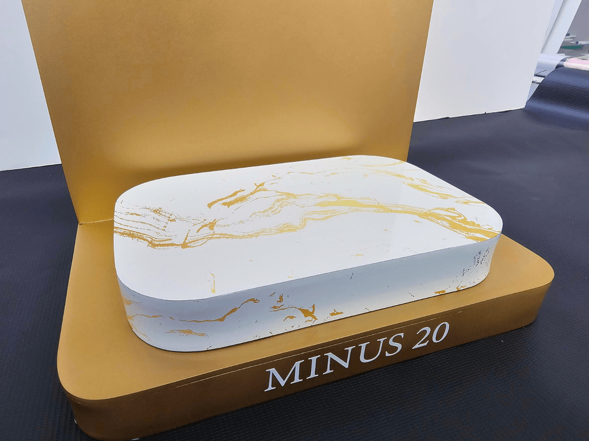 ดิสเพลย์ชั้นวางสินค้าอะคริลิค โปร่งใส ดีไซน์หรูหรา เหมาะสำหรับโชว์สินค้าและงานแสดงสินค้า