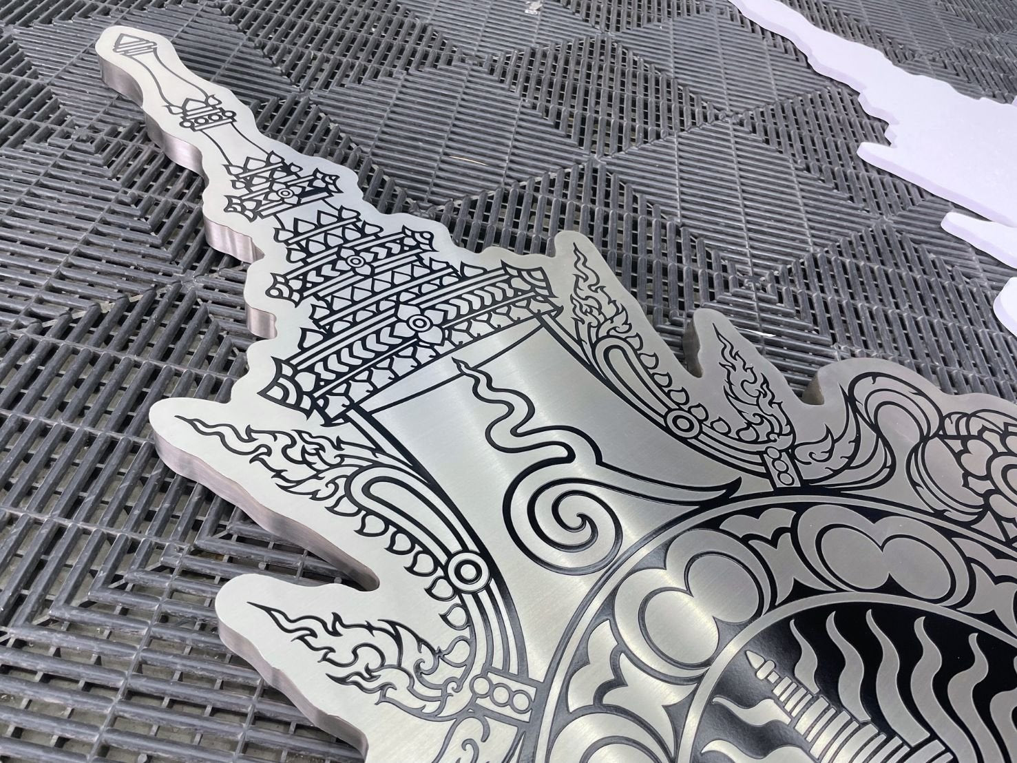 ป้ายกัดกรดโลหะ Etched Metal Sign สำหรับป้ายบริษัท ป้ายบริษัทแบบกัดกรดโลหะ คุณภาพสูง ผลิตตามแบบลูกค้า