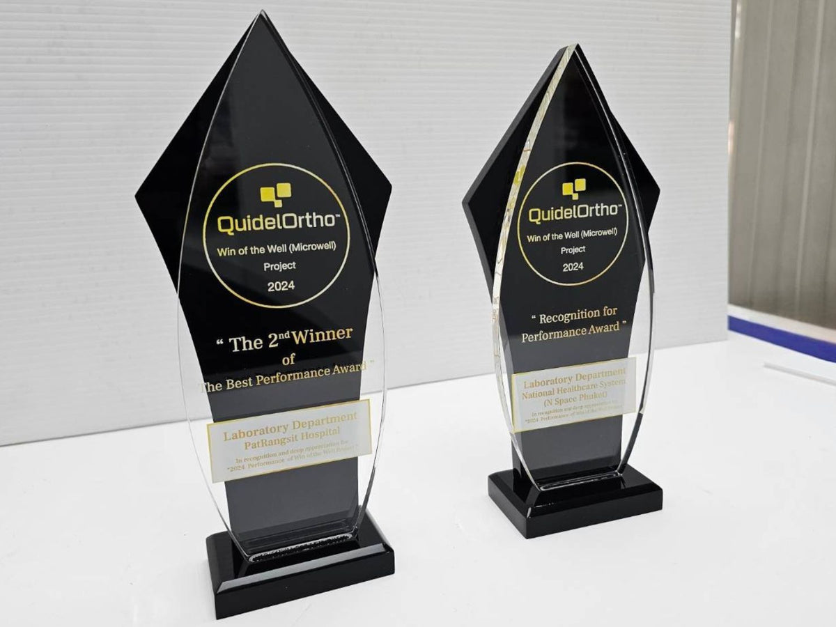 โล่รางวัล Acrylic Trophy Award อะคริลิคใส พิมพ์คมชัด ดีไซน์หรูหรา เหมาะสำหรับงานมอบรางวัล เกียรติยศ การแข่งขัน และงานองค์กร