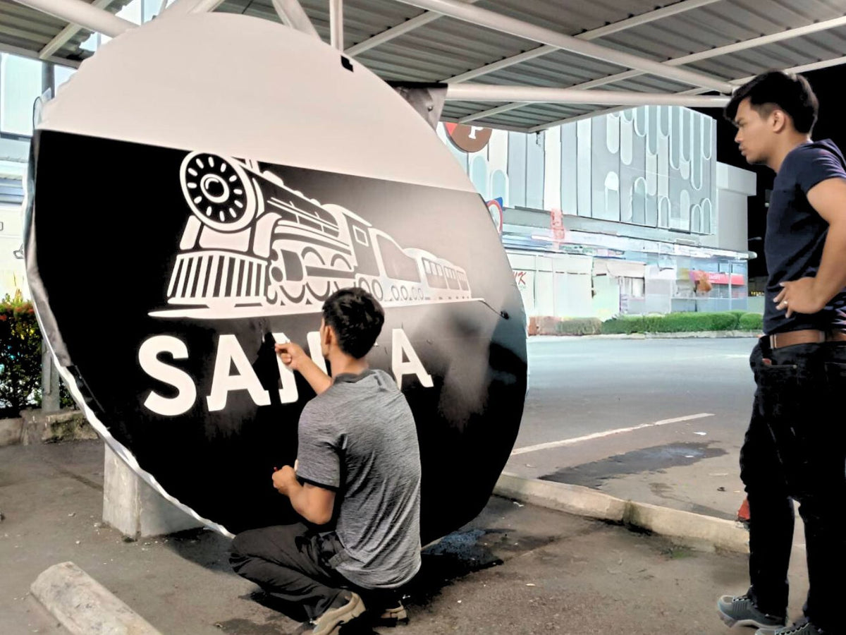 ป้ายกล่องไฟไวนิล และป้ายไฟไวนิลโปร่งแสง Backlit ให้แสงสว่างชัดเจน เหมาะสำหรับงานโฆษณา ป้ายหน้าร้าน และสื่อโปรโมชัน