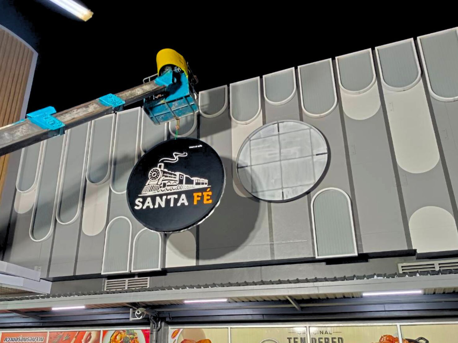 ป้ายกล่องไฟไวนิล และป้ายไฟไวนิลโปร่งแสง Backlit ให้แสงสว่างชัดเจน เหมาะสำหรับงานโฆษณา ป้ายหน้าร้าน และสื่อโปรโมชัน