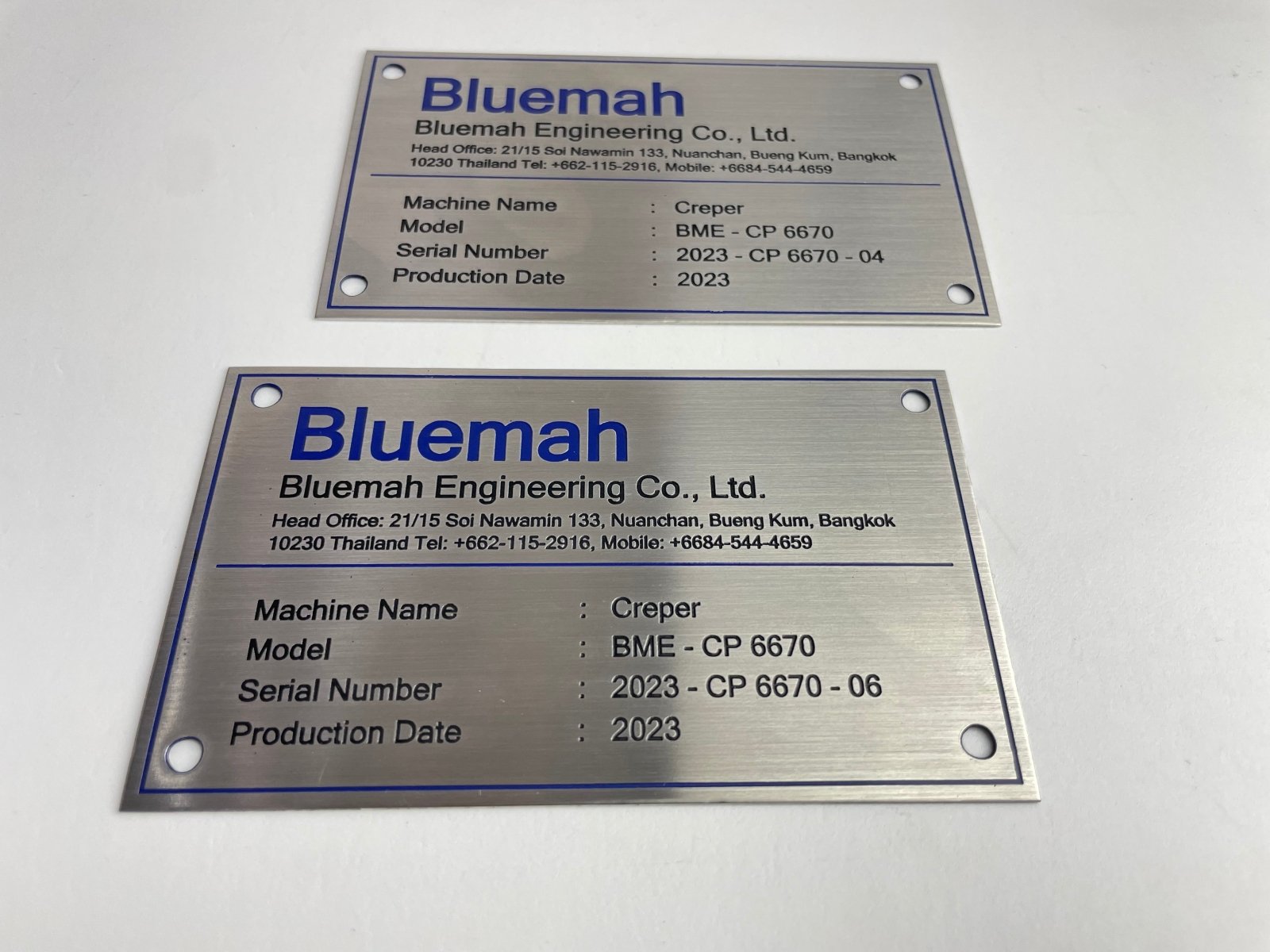 ป้ายสแตนเลสเงินแฮร์ไลน์ ผิวด้านหรูหรา แข็งแรง ทนทาน เหมาะสำหรับป้ายบริษัทและงานตกแต่งอาคาร