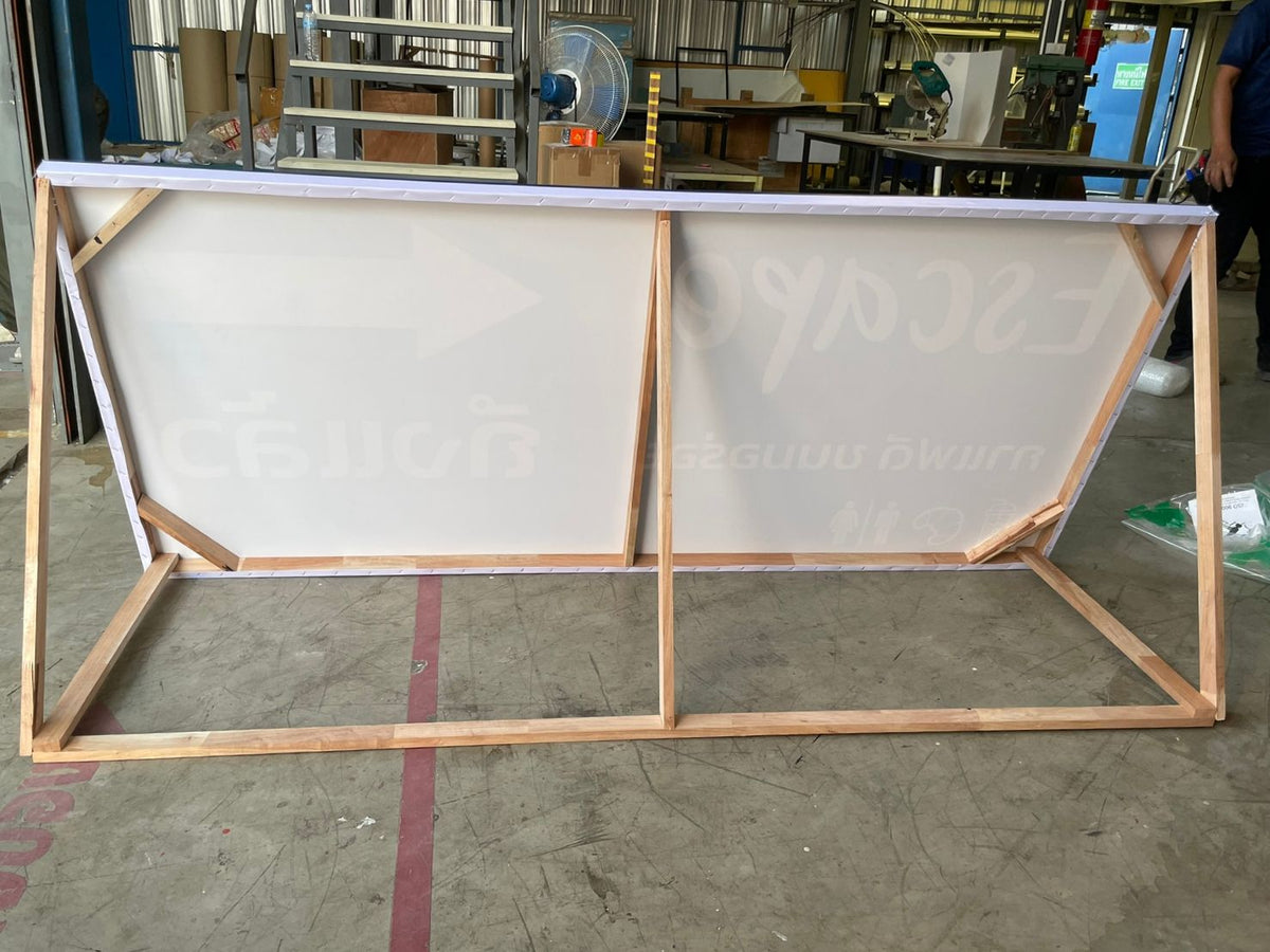 ป้ายไวนิล ขึงโครงไม้