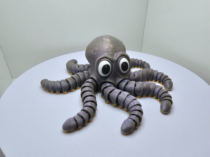 โมเดลปลาหมึกพลาสติกสีเทา ตาโต แขนแบ่งส่วน พิมพ์ 3D