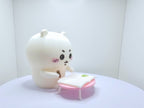 หมีตุ๊กตานุ่มสีขาวน่ารักแก้มชมพูตากลมดำ นั่งโต๊ะชมพู 3D prototype