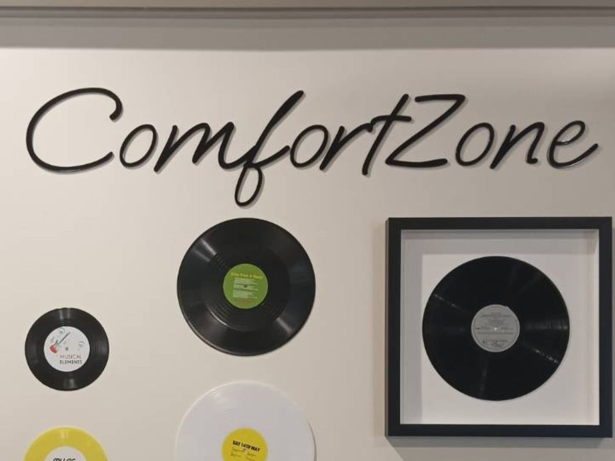 ป้ายไดคัทอะคริลิค ตัวนูน พิมพ์คมชัด ดีไซน์สวยหรู แข็งแรงทนทาน เหมาะสำหรับป้ายบริษัท ป้ายร้านค้า และงานตกแต่งอาคาร