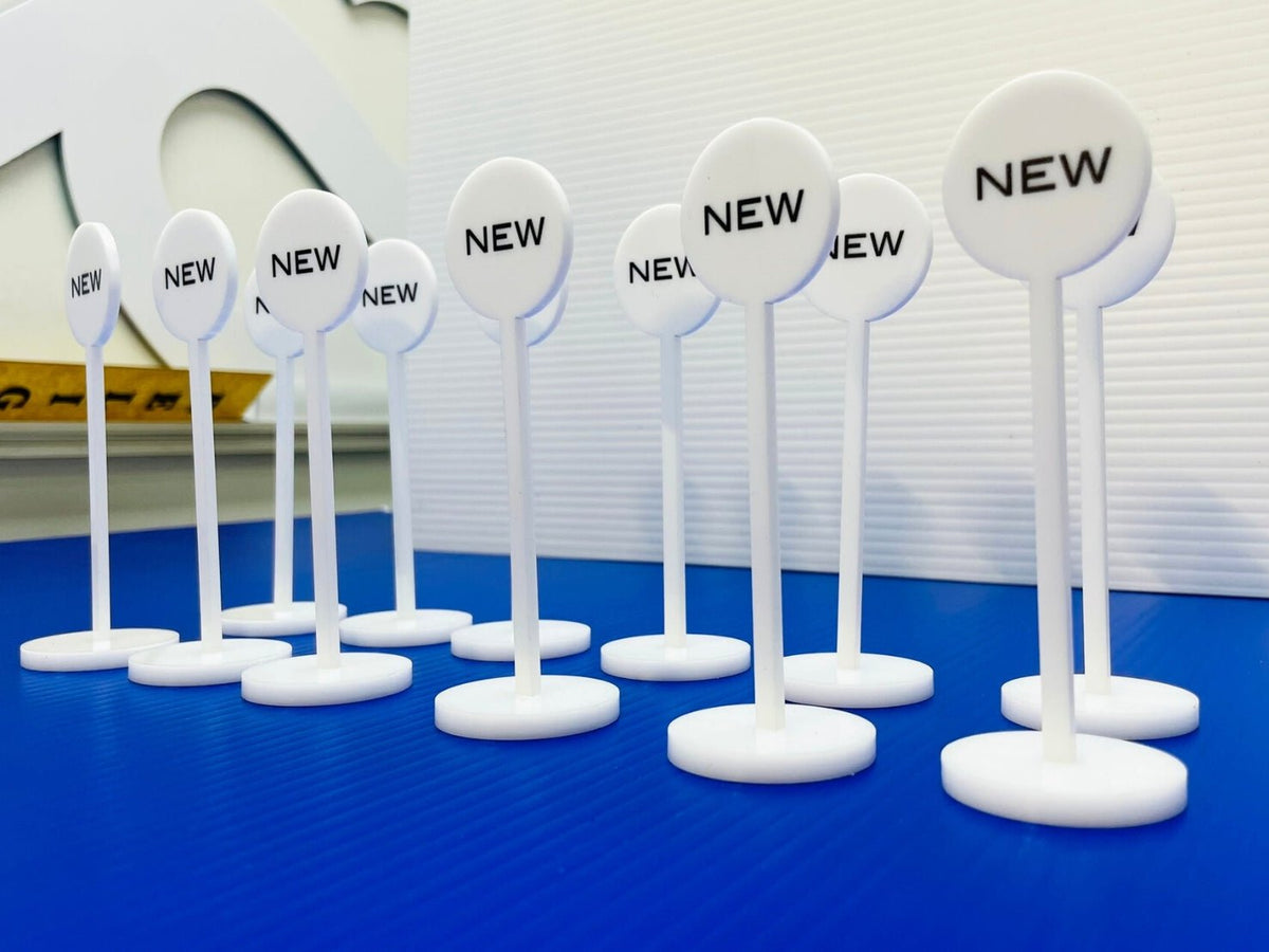 ป้ายตั้งโต๊ะ พิมพ์คมชัด ใช้งานสะดวก เหมาะสำหรับออฟฟิศ ร้านอาหาร และงานประชาสัมพันธ์