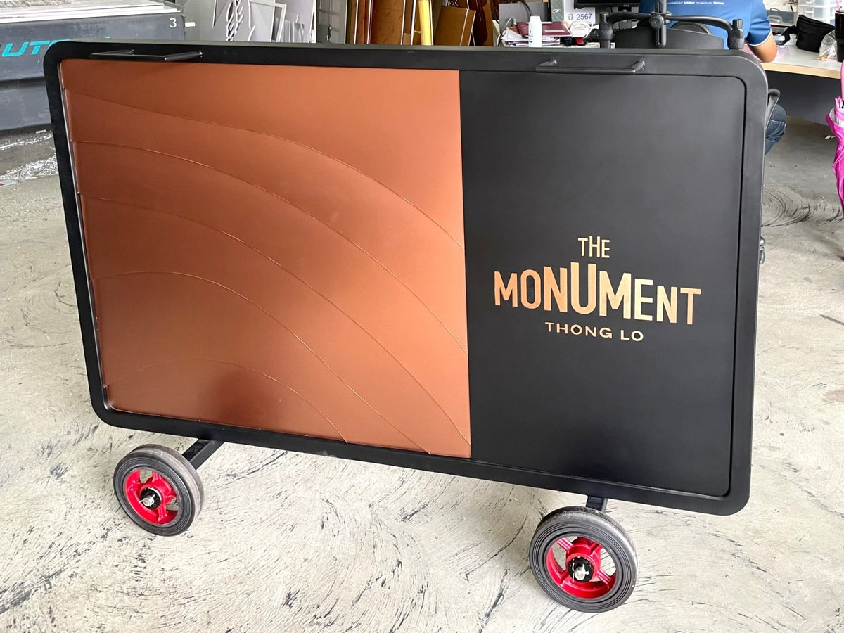 ป้ายล้อเลื่อน ป้ายตั้งมีล้อลาก และที่กั้นจอดรถ เคลื่อนย้ายสะดวก แข็งแรง ทนทาน เหมาะสำหรับงานจราจร ความปลอดภัย และป้ายเตือน