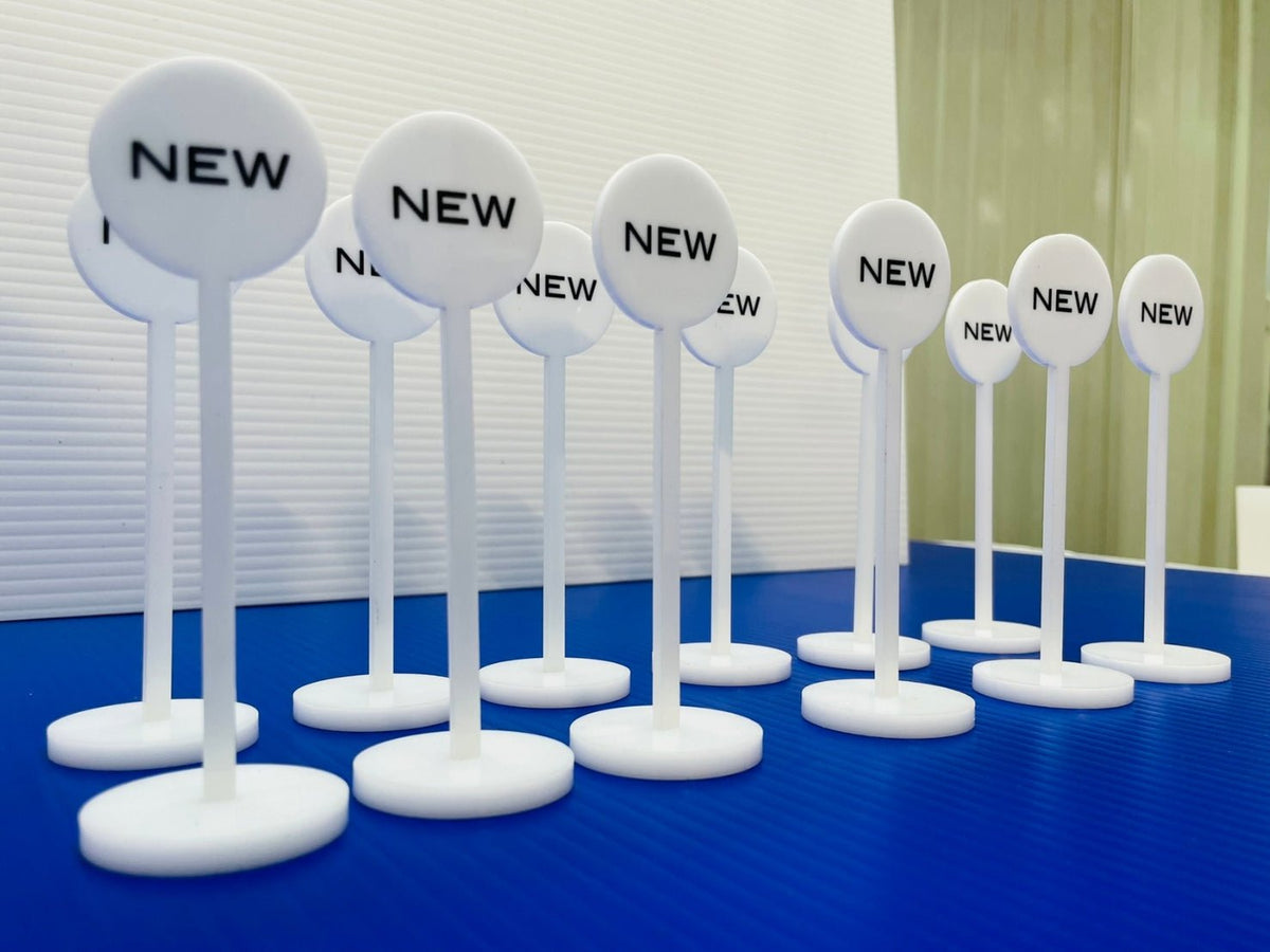 ป้ายตั้งโต๊ะ พิมพ์คมชัด ใช้งานสะดวก เหมาะสำหรับออฟฟิศ ร้านอาหาร และงานประชาสัมพันธ์