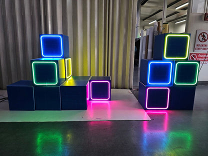 กล่องลูกเต๋า ติดไฟนีออน กล่องฟิวเจอร์บอร์ดทรงลูกเต๋า