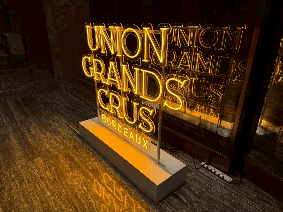 ป้ายไฟนีออน Neon Sign สีสันสดใส ดัดโค้งตามแบบ สวยงามสะดุดตา เหมาะสำหรับร้านอาหาร คาเฟ่ บาร์ และงานตกแต่ง