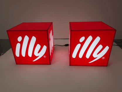 กล่องไฟสี่เหลี่ยม ทรงลูกเต๋า และกล่องไฟอะคริลิค ให้แสงสว่างชัดเจน ดีไซน์โดดเด่น เหมาะสำหรับป้ายร้านค้า งานอีเวนต์ และโฆษณา