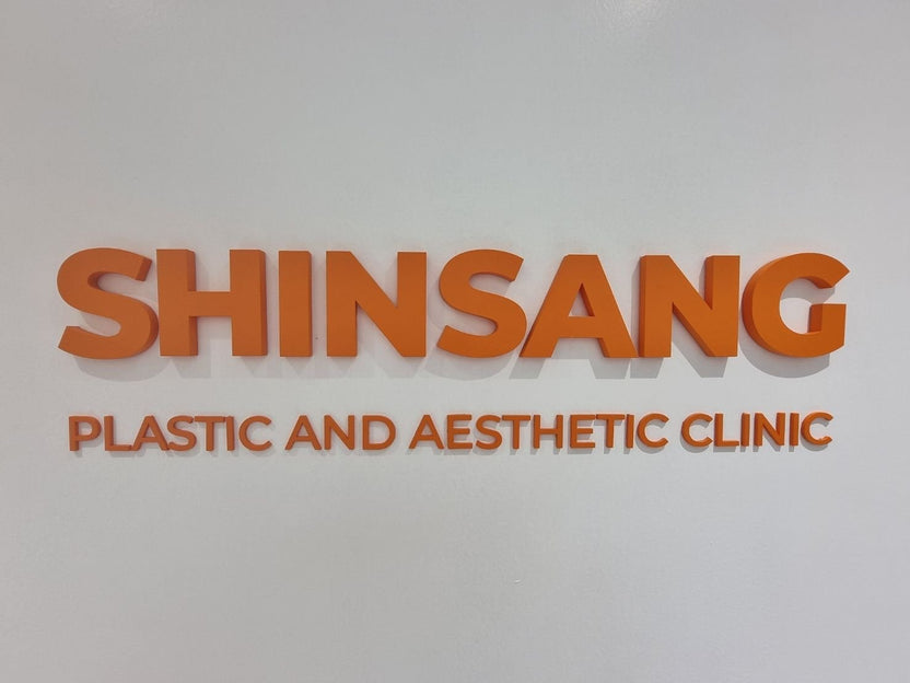 ป้ายอะคริลิค ชื่อบริษัท ติดผนัง พิมพ์ยูวีคมชัด ดีไซน์เรียบหรู เหมาะสำหรับออฟฟิศและองค์กร