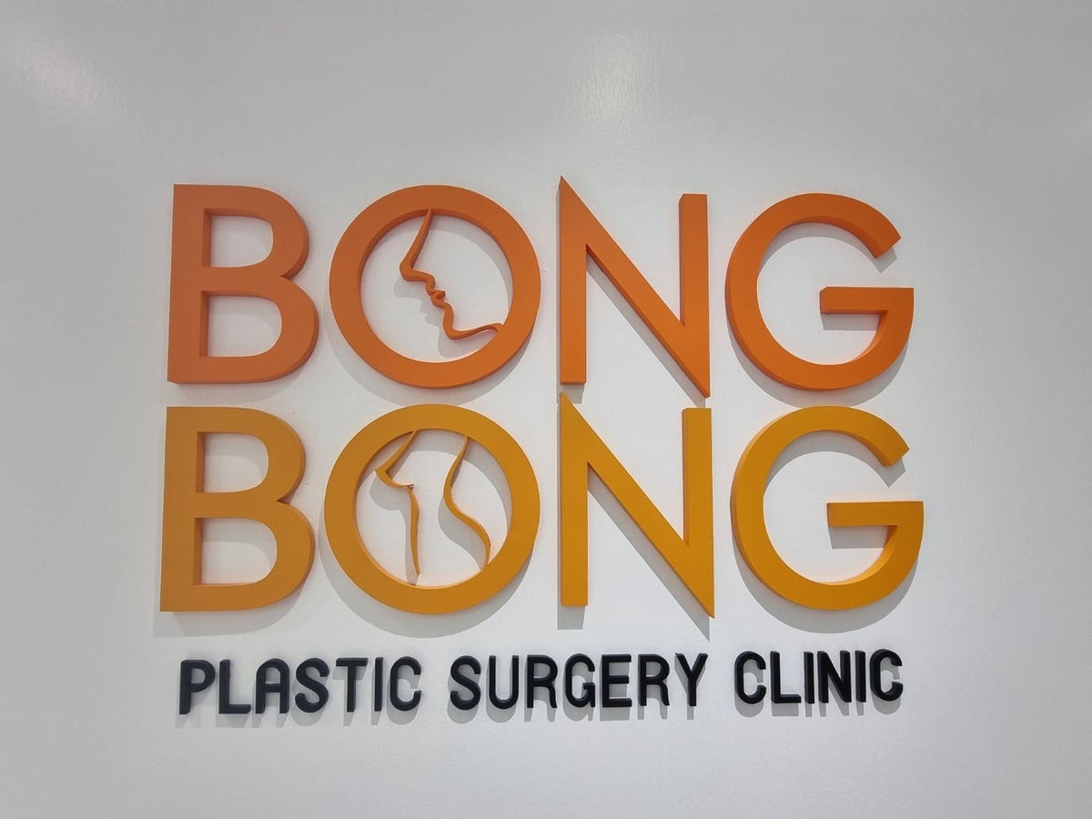 ป้ายไดคัทอะคริลิค ตัวนูน พิมพ์คมชัด ดีไซน์สวยหรู แข็งแรงทนทาน เหมาะสำหรับป้ายบริษัท ป้ายร้านค้า และงานตกแต่งอาคาร