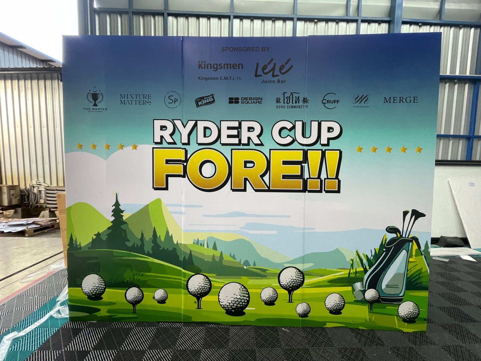 แบคดรอปฟิวเจอร์บอร์ด ฉากถ่ายรูปราคาถูก พิมพ์คมชัด น้ำหนักเบา ติดตั้งง่าย เหมาะสำหรับงานแต่ง งานอีเวนต์ และงานถ่ายภาพ