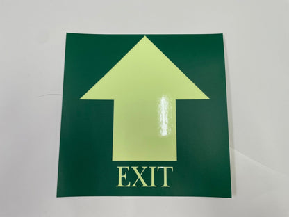 ป้ายหนีไฟ ตัวอักษรชัดเจน มาตรฐานความปลอดภัย เหมาะสำหรับอาคาร สำนักงาน และโรงงาน