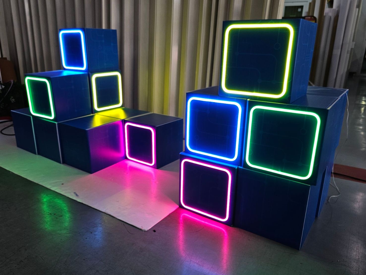 กล่องลูกเต๋า กล่องฟิวเจอร์บอร์ดทรงลูกเต๋า ติดไฟนีออน