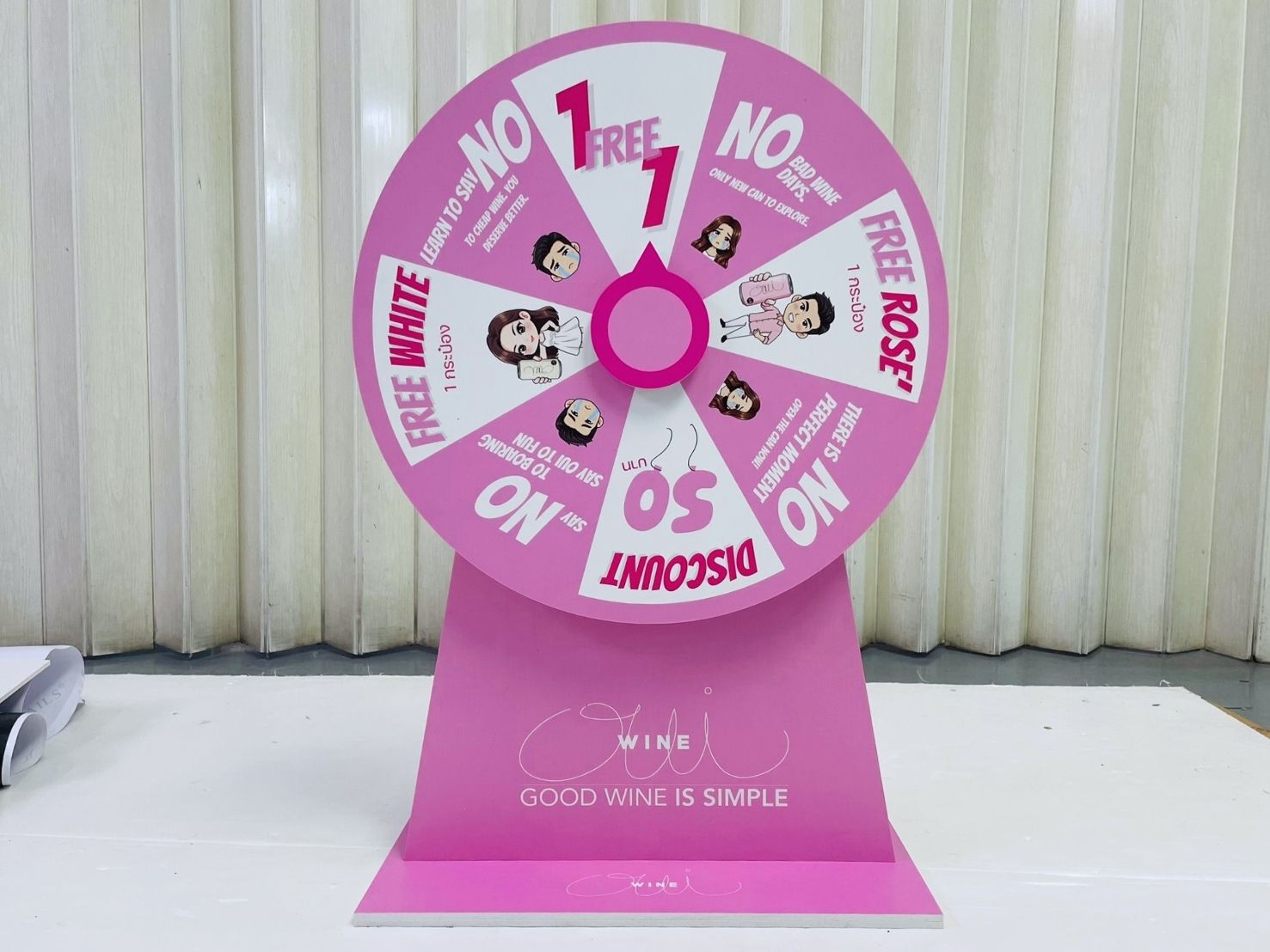ป้ายหมุนวงล้อขนาดเล็กสีชมพู โปรโมชั่นตัวการ์ตูนรางวัลฟรีไวท์ส่วนลด50