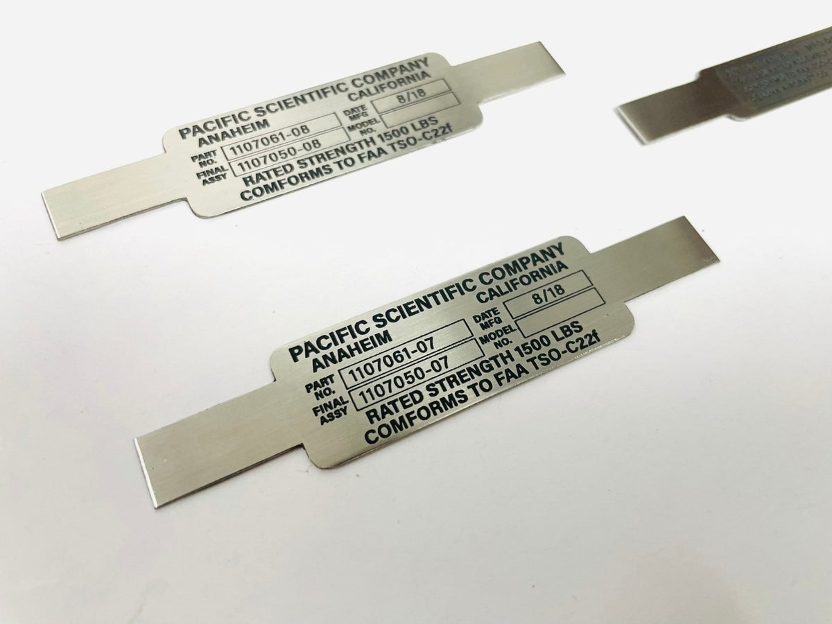 ป้ายเนมเพลท เนมแทก และป้ายกัดกรดเซาะร่อง ตัวอักษรคมชัด ทนทาน เหมาะสำหรับป้ายชื่อบริษัท เครื่องจักร และงานอุตสาหกรรม