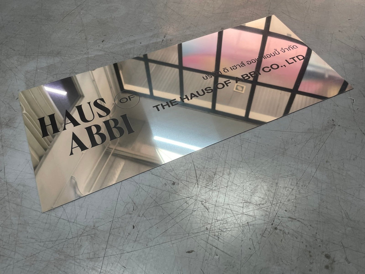 ป้ายชื่อบริษัทสแตนเลสเงินเงา เงาสวย ทนทาน เหมาะสำหรับอาคารสำนักงานและองค์กรธุรกิจ