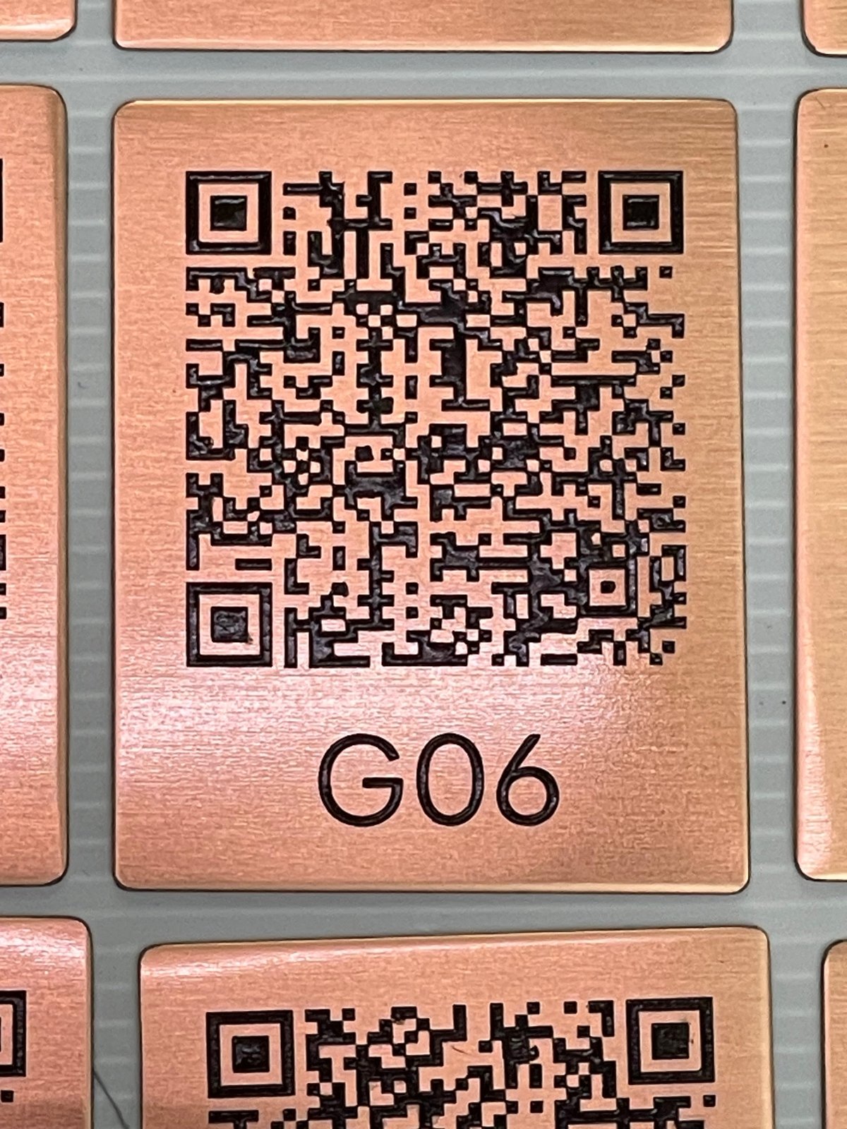 ป้ายสแตนเลสคอปเปอร์ใหม่ แฮร์ไลน์ ดีไซน์หรู แข็งแรง ทนทาน เหมาะสำหรับป้ายบริษัทและอาคารพาณิชย์