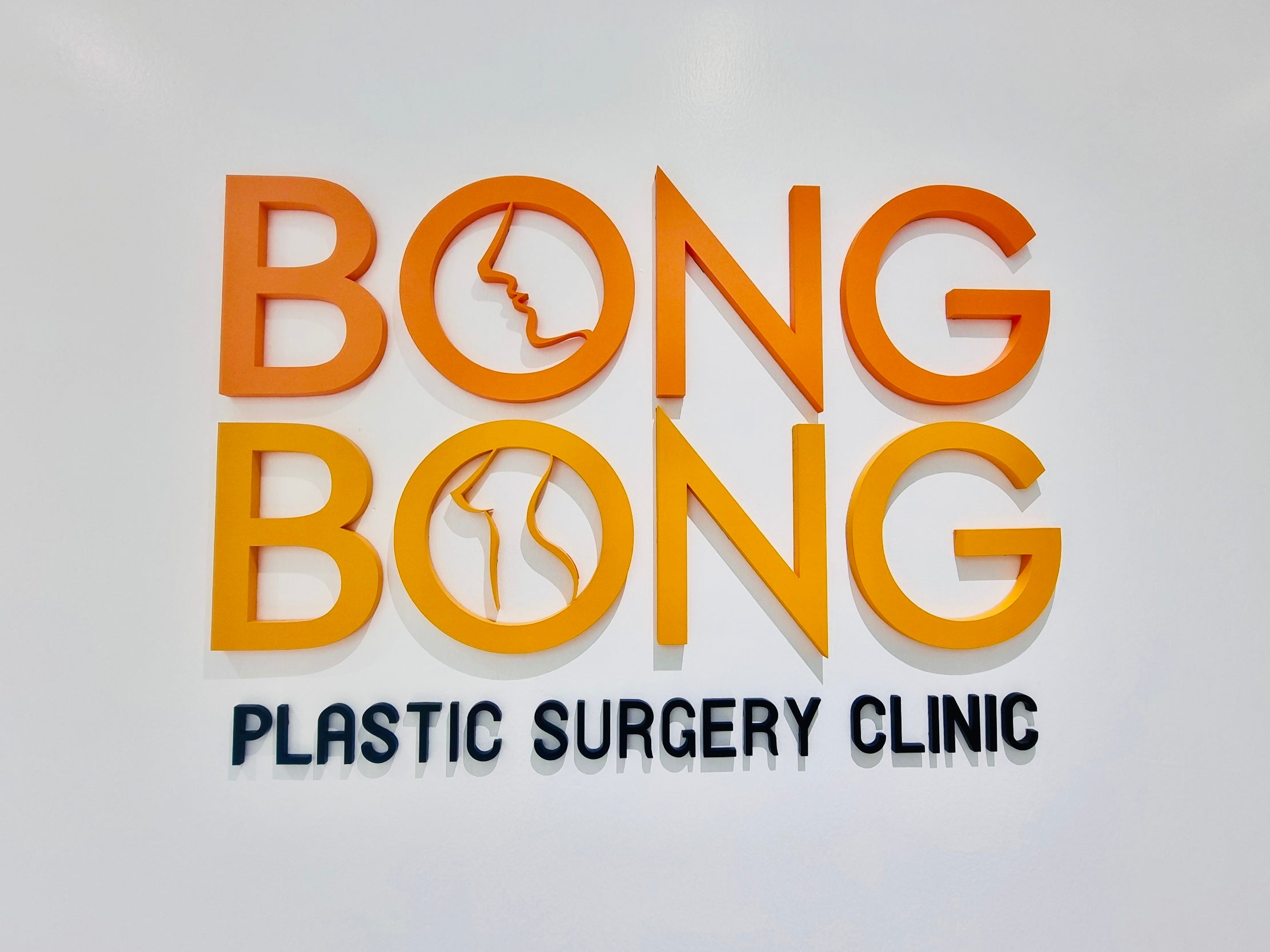 ป้ายอะคริลิคติดผนัง และอะคริลิคตัวอักษร พิมพ์คมชัด ดีไซน์หรูหรา เหมาะสำหรับป้ายบริษัท ร้านค้า และงานตกแต่งอาคาร