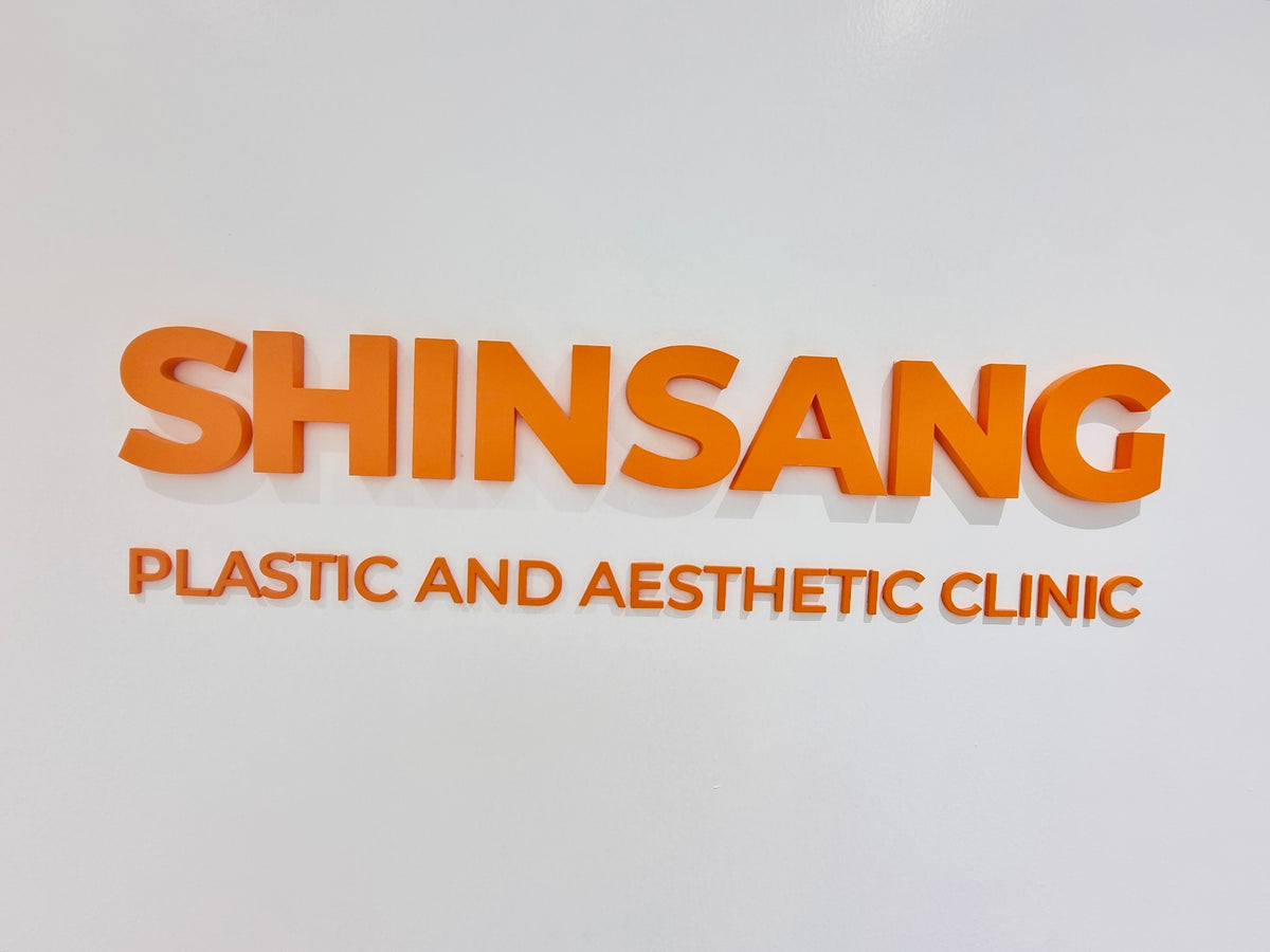 ป้ายอะคริลิคติดผนัง และอะคริลิคตัวอักษร พิมพ์คมชัด ดีไซน์หรูหรา เหมาะสำหรับป้ายบริษัท ร้านค้า และงานตกแต่งอาคาร