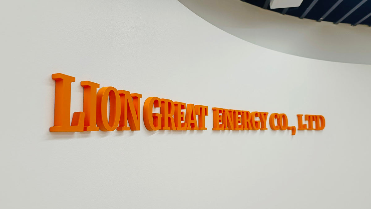 ป้ายอะคริลิคติดผนัง และอะคริลิคตัวอักษร พิมพ์คมชัด ดีไซน์หรูหรา เหมาะสำหรับป้ายบริษัท ร้านค้า และงานตกแต่งอาคาร