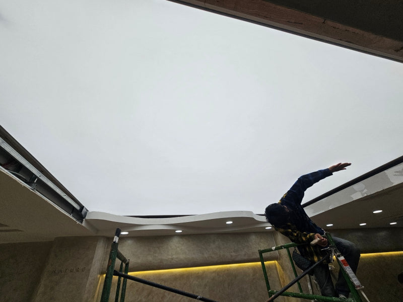 ฝ้ากล่องไฟผ้าบารีซอล Barrisol Stretched Ceiling กระจายแสงนุ่มนวล ดีไซน์หรูหรา เหมาะสำหรับออฟฟิศ ห้างสรรพสินค้า และโชว์รูม