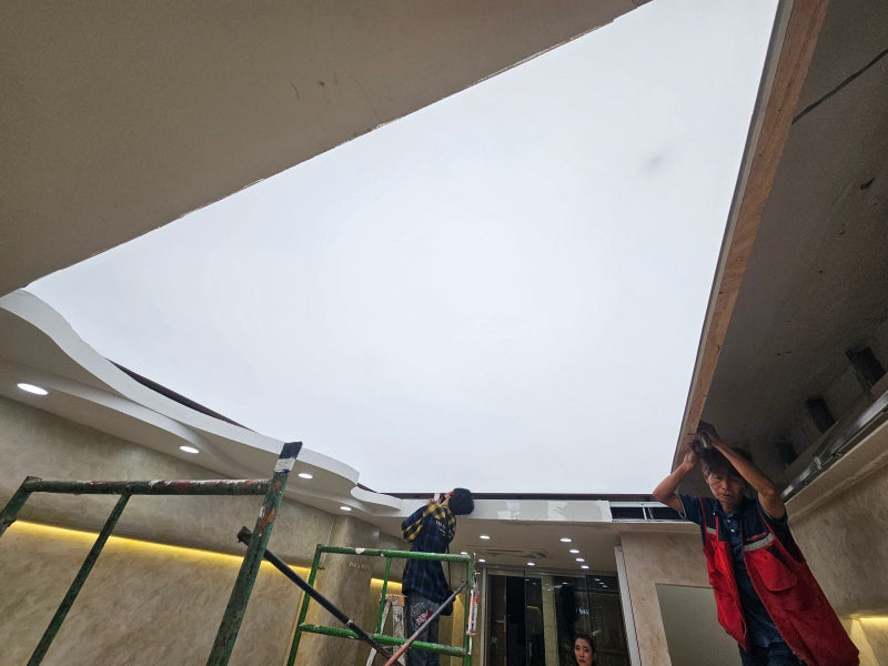 ฝ้ากล่องไฟผ้าบารีซอล Barrisol Stretched Ceiling กระจายแสงนุ่มนวล ดีไซน์หรูหรา เหมาะสำหรับออฟฟิศ ห้างสรรพสินค้า และโชว์รูม
