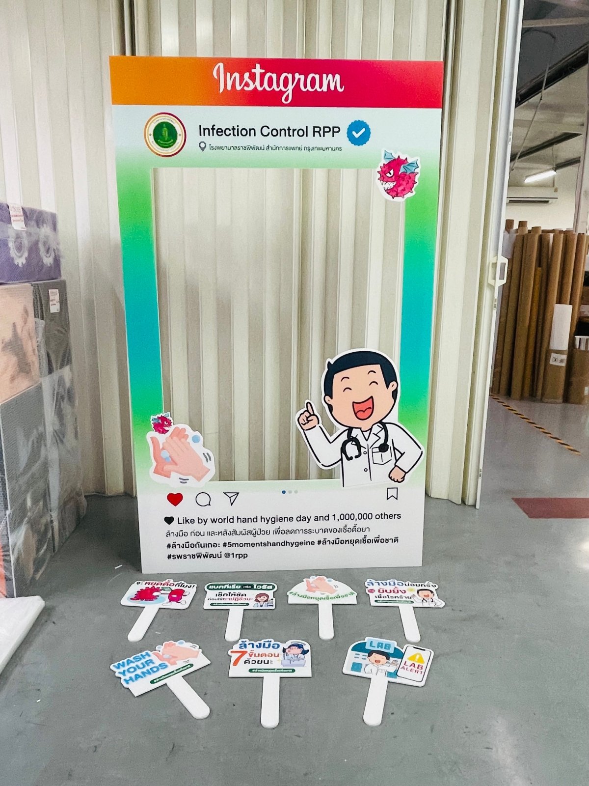 ฉากถ่ายรูปฟิวเจอร์บอร์ด ราคาถูก พิมพ์คมชัด น้ำหนักเบา เหมาะสำหรับงานอีเวนต์และงานแต่งงาน