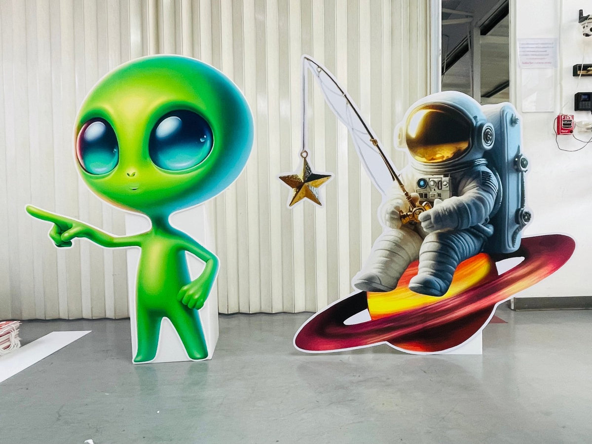 ฉากถ่ายรูปฟิวเจอร์บอร์ด ราคาถูก พิมพ์คมชัด น้ำหนักเบา เหมาะสำหรับงานอีเวนต์และงานแต่งงาน