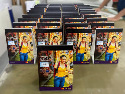 ป้ายเทนท์การ์ดตั้งโต๊ะงานพิมพ์สีสด หลายชุดสำหรับวางตามเคาน์เตอร์และจุดชำระเงิน