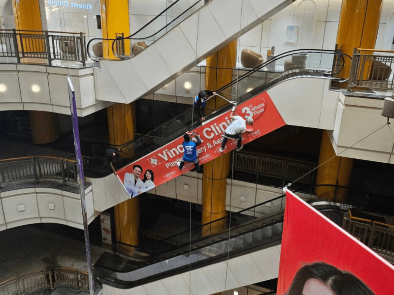 สติ๊กเกอร์บันไดเลื่อน พิมพ์คมชัด เหมาะสำหรับงานโฆษณา โปรโมชัน และห้างสรรพสินค้า