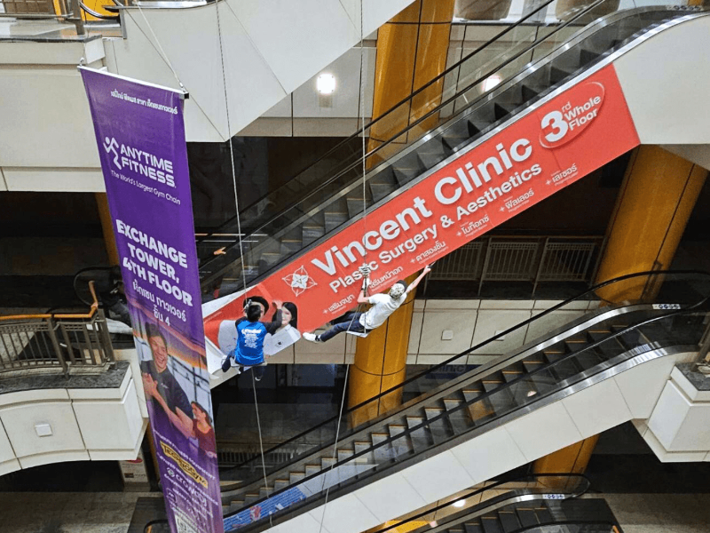 สติ๊กเกอร์บันไดเลื่อน พิมพ์คมชัด เหมาะสำหรับงานโฆษณา โปรโมชัน และห้างสรรพสินค้า