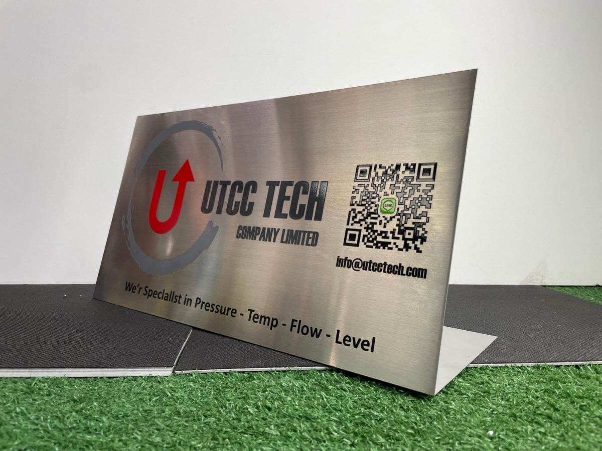 ป้ายสแตนเลสเงินแฮร์ไลน์ ผิวด้านหรูหรา แข็งแรง ทนทาน เหมาะสำหรับป้ายบริษัทและงานตกแต่งอาคาร