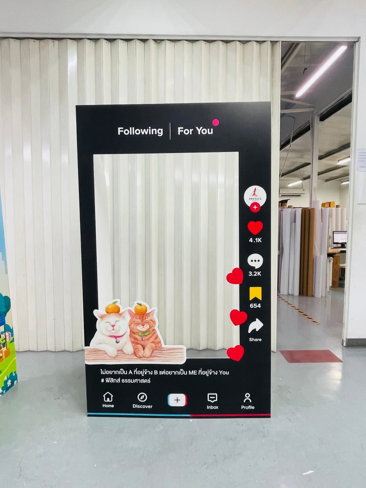 ฉากถ่ายรูปฟิวเจอร์บอร์ด ราคาถูก พิมพ์คมชัด น้ำหนักเบา เหมาะสำหรับงานอีเวนต์และงานแต่งงาน