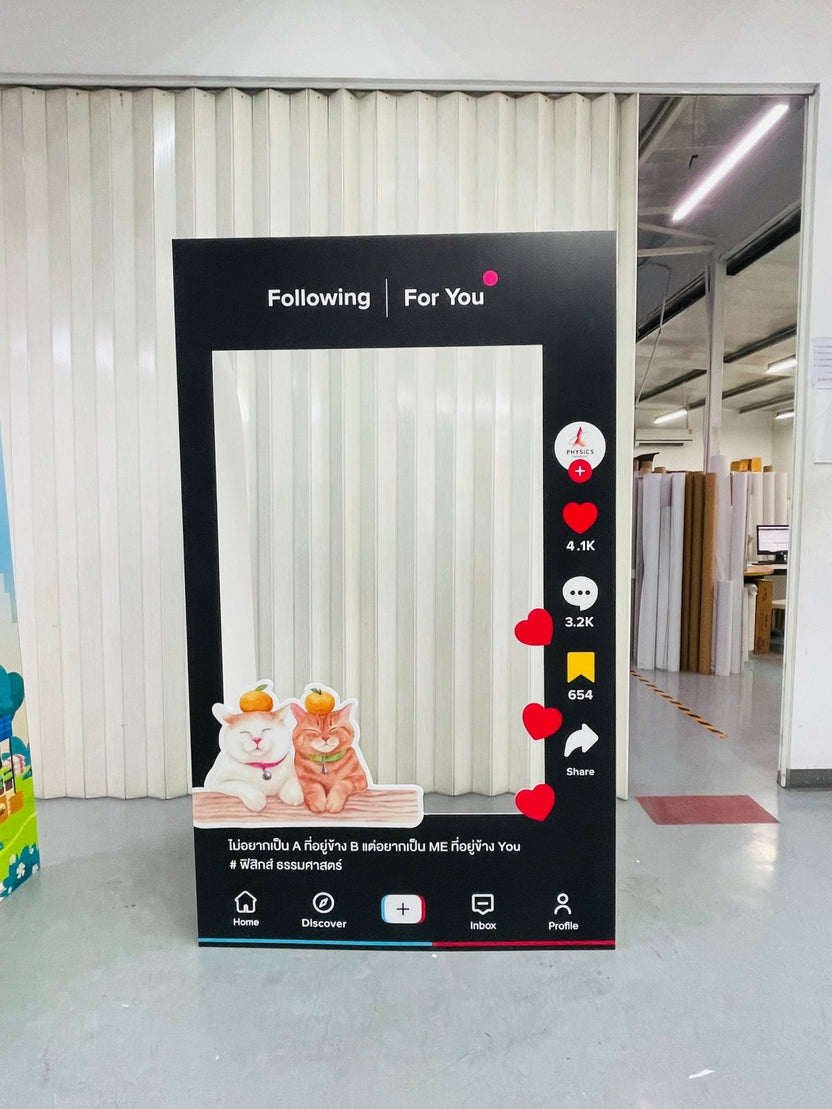 ฉากถ่ายรูปฟิวเจอร์บอร์ด ราคาถูก พิมพ์คมชัด น้ำหนักเบา เหมาะสำหรับงานอีเวนต์และงานแต่งงาน