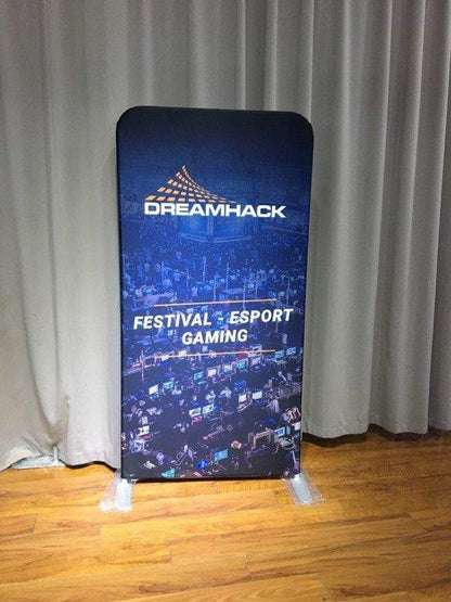 แบคดรอปผ้า บูธผ้าจัดงานอีเว้นท์ บูธแสดงสินค้า อุปกรณ์จัดนิทรรศการ ป้ายผ้า โครงเหล็กหุ้มผ้ากเบา ออคโทพุส มีเดีย โซลูชันส์