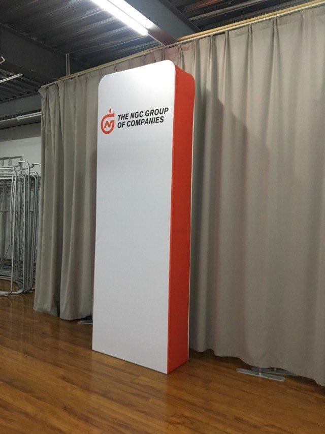 แบ็คดรอปผ้าขนาด 3x2 แบ็คดรอปแบบผ้าสวม Fabric Backdrop บูธแสดงสินค้า อุปกรณ์สำหรับออกบูธ Booth Event