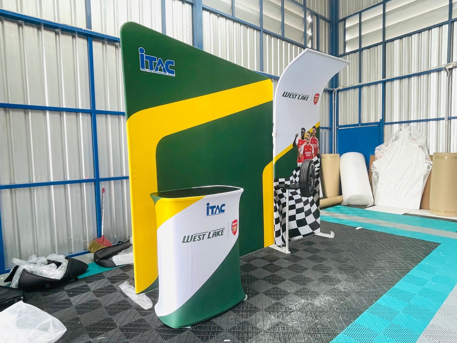 บูธสำเร็จรูป ราคาถูก Booth Solution สำหรับงานออกบูธและอีเวนต์ ดีไซน์สวย พิมพ์คมชัด ติดตั้งง่าย ใช้งานได้ทันที