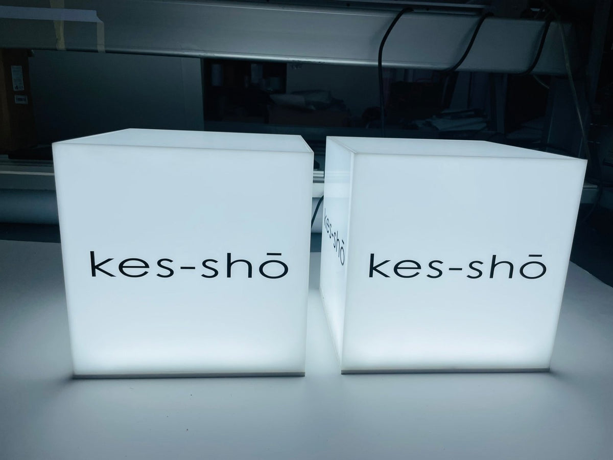 กล่องไฟอะคริลิค ไฟออกรอบป้าย ติดยื่นจากผนัง สว่างชัดเจน เหมาะสำหรับร้านค้าและป้ายหน้าร้าน