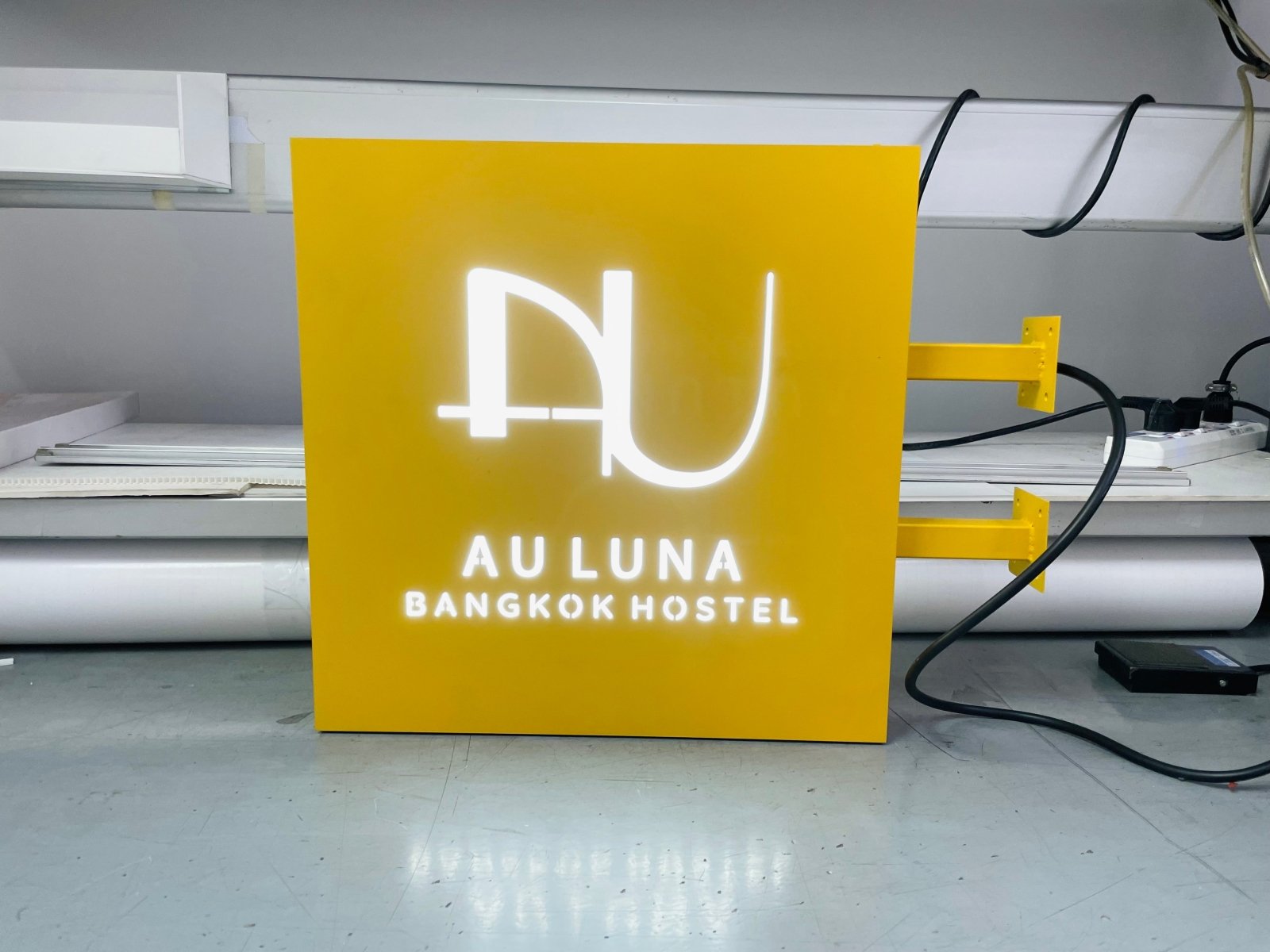 ป้ายกล่องไฟฉลุหน้า แสงไฟสวยโดดเด่น ดีไซน์พิเศษ เหมาะสำหรับป้ายร้านค้าและงานโฆษณา