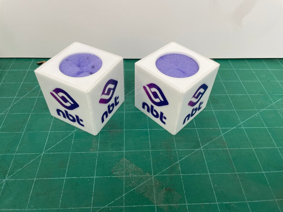 ป้ายไมค์ โลโก้ไมค์ และป้ายหัวไมค์ พิมพ์คมชัด ดีไซน์สวย เหมาะสำหรับงานอีเวนต์ สื่อประชาสัมพันธ์ รายการทีวี และงานโปรโมชัน