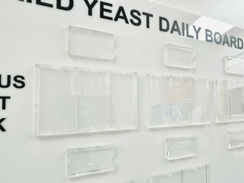 บอร์ดประชาสัมพันธ์อะคริลิค และกรอบอะคริลิคติดผนัง แข็งแรง โปร่งใส เหมาะสำหรับประกาศ โปสเตอร์ เมนู และงานแสดงข้อมูล