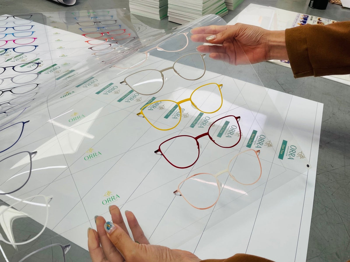 พิมพ์แผ่นใส พิมพ์พลาสติกใส และป้ายพลาสติก พิมพ์คมชัด ทนทาน โปร่งใส เหมาะสำหรับงานป้าย งานตกแต่ง และบรรจุภัณฑ์สินค้า